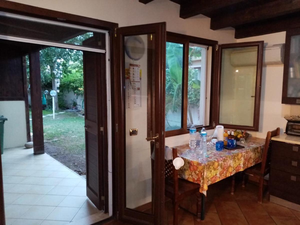 Brezza Di Mare Appartamento In Villa Con Giardino E Spiaggia ,Casa Vacanze Al Mare Quartu Sant'Elena Exterior photo